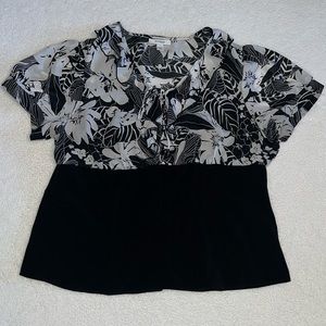 Dress Barn Woman blouse size 18/20,black/white button up.Polyester